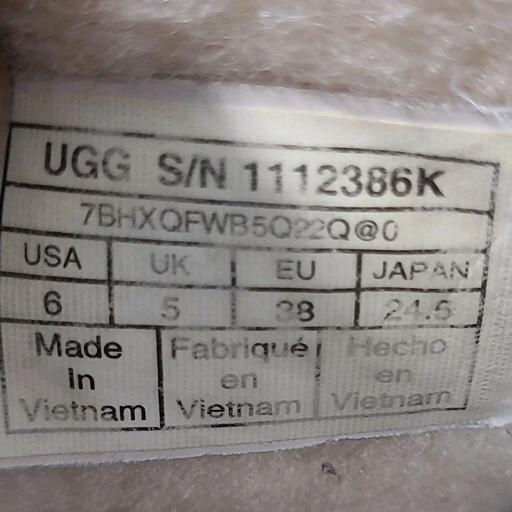 UGG 'Classic Clear Mini' Big Kids US 6 Natural Snow Boots S/N 1112386K